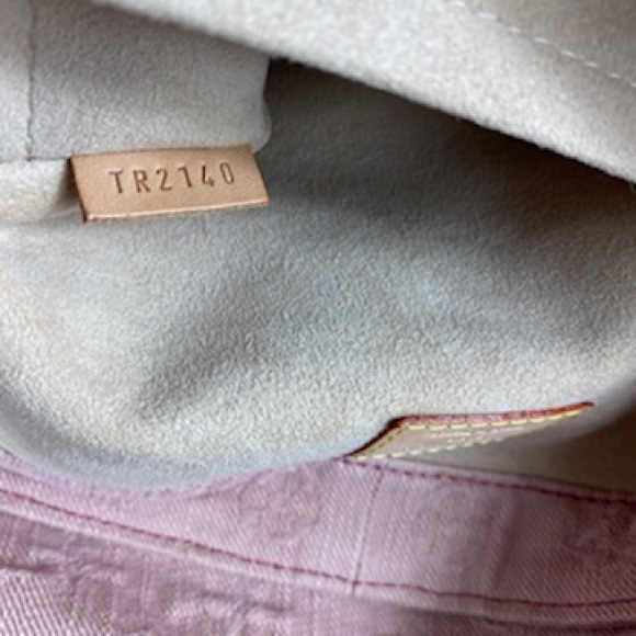 ✨🌸COLLECTABLE🌸✨ UNICORN LOUIS VUITTON CROSSBODY - Picture 12 of 13